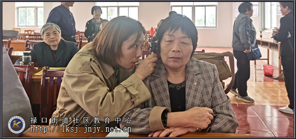 20231015禄口社教中心举办老年人听力科普讲座暨义诊活动03.jpg