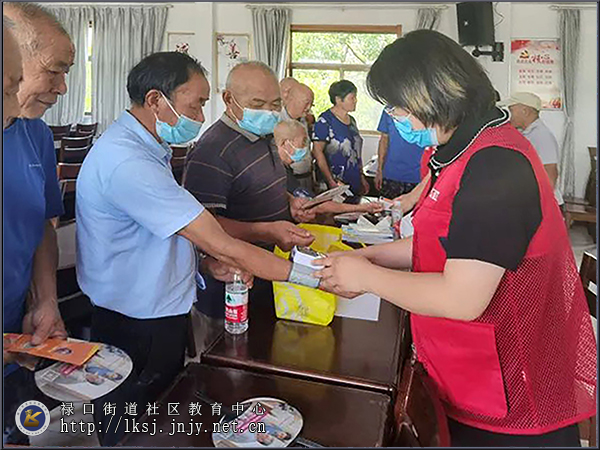 20220816禄口街道小彭社区开展“呵护健康，爱暖夕阳”主题活动02.jpg
