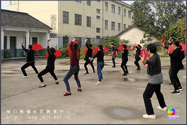 20181027铜山集镇老年大学太极功夫扇培训班开班了01.jpg