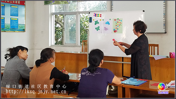 20180929铜山集镇老年大学开设剪纸艺术培训班02.jpg