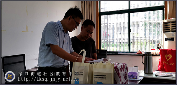 20200804“禄口移动课堂”开展送读本进社区活动02.jpg