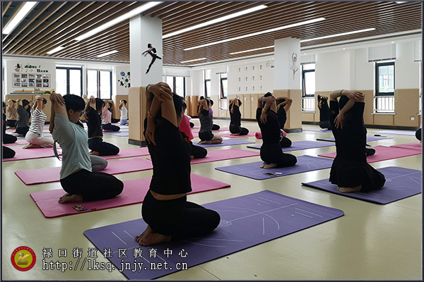 20190905禄口街道举办“健康生活，我爱瑜伽”培训班02.jpg