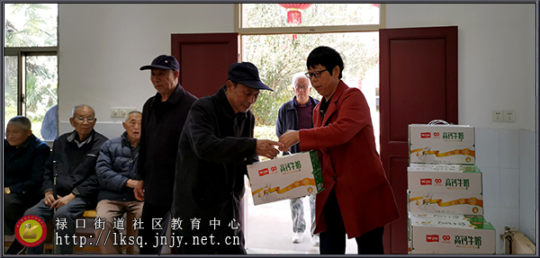20191116禄口街道社区教育中心赴铜山敬老院慰问01.jpg