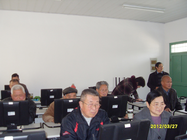 20120327铜山举办老年市民免费电脑培训班01.jpg