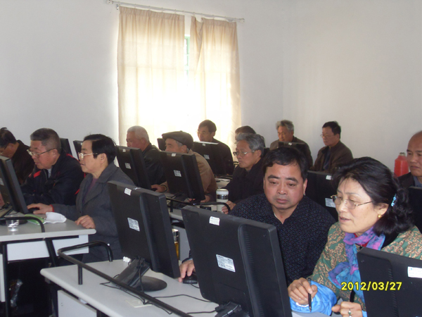 20120327铜山举办老年市民免费电脑培训班03.jpg