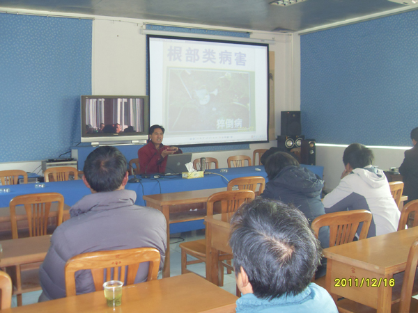 20111216禄口街道社区教育中心举办高产西瓜栽培技术培训班掠影03.jpg