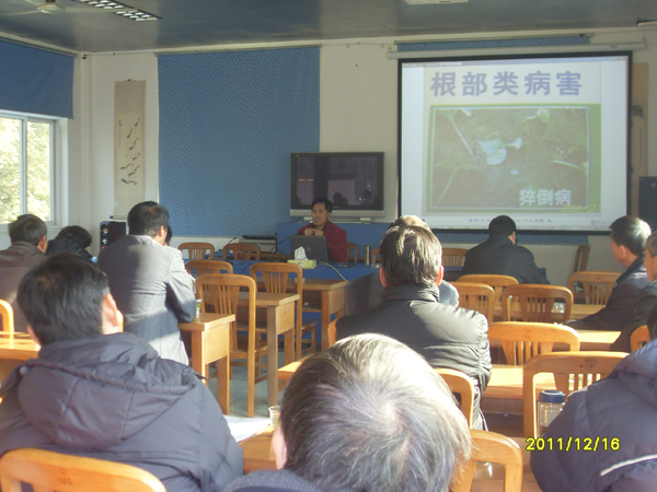 20111216禄口街道社区教育中心举办高产西瓜栽培技术培训班掠影04.jpg