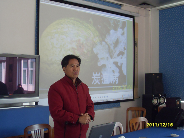20111216禄口街道社区教育中心举办高产西瓜栽培技术培训班掠影05.jpg