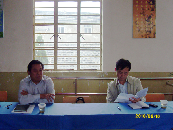 20100610区教育局领导来校调研指导社区教育工作掠影03.jpg