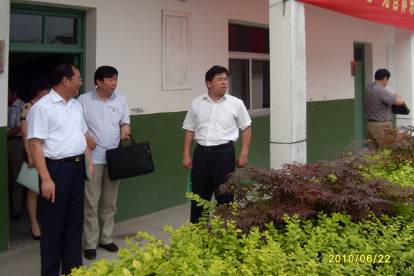 20100622省督导考核组专家来校指导工作掠影03.jpg
