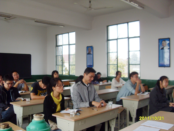 20111022禄口街道社区教育中心举办大学生村官法律常识培训班02.jpg
