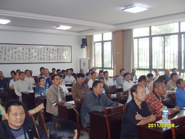 20100908禄口街道社区教育中心举办无公害蔬菜种植技术培训班03.jpg