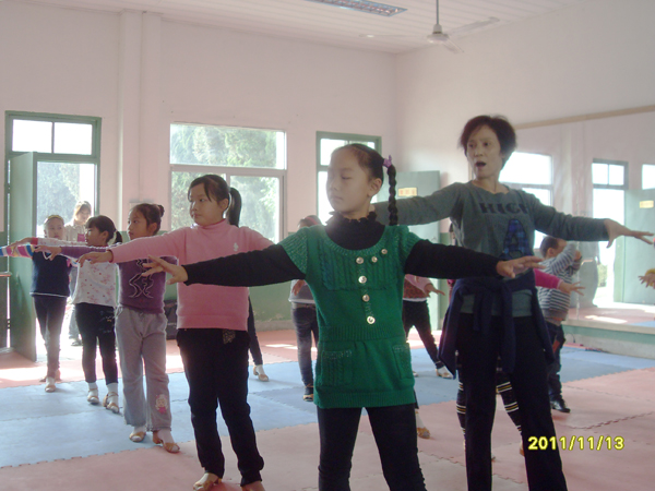 20111113少儿拉丁舞初级培训班课堂教学掠影01.jpg