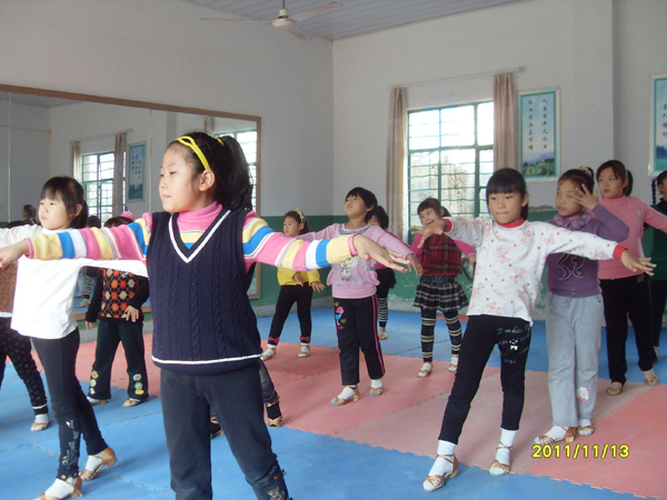 20111113少儿拉丁舞初级培训班课堂教学掠影02.jpg