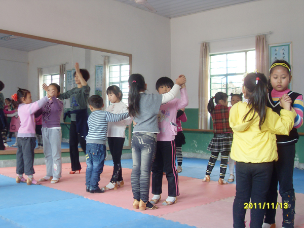 20111113少儿拉丁舞初级培训班课堂教学掠影03.jpg