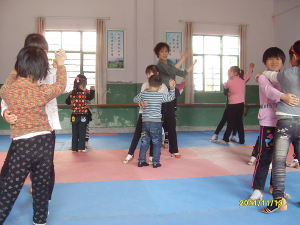20111113少儿拉丁舞初级培训班课堂教学掠影05.jpg