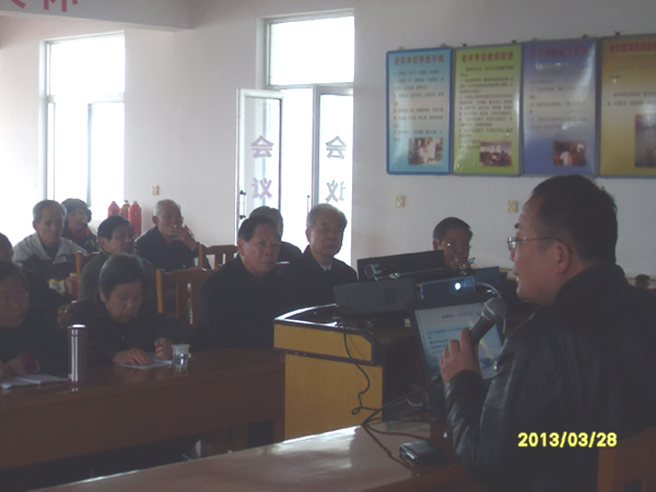 20130328为“五老”人员送讲座，让“两会”精神暖民心02.jpg
