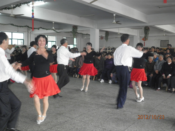 20121023九九重阳节，浓浓敬老情——禄口街道老年大学“夕阳红”艺术团赴敬老院慰问演出02.jpg
