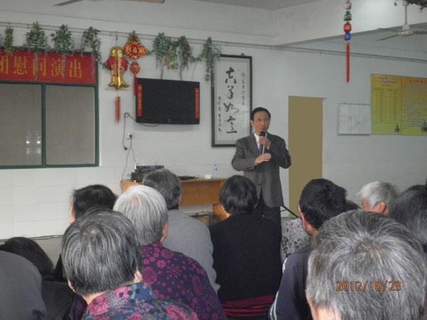 20121023九九重阳节，浓浓敬老情——禄口街道老年大学“夕阳红”艺术团赴敬老院慰问演出03.jpg