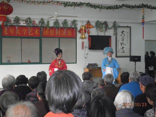 20121023九九重阳节，浓浓敬老情——禄口街道老年大学“夕阳红”艺术团赴敬老院慰问演出05.jpg
