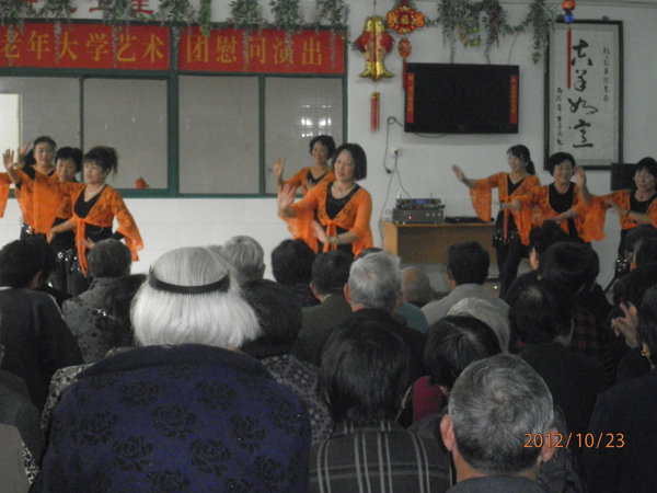 20121023九九重阳节，浓浓敬老情——禄口街道老年大学“夕阳红”艺术团赴敬老院慰问演出06.jpg