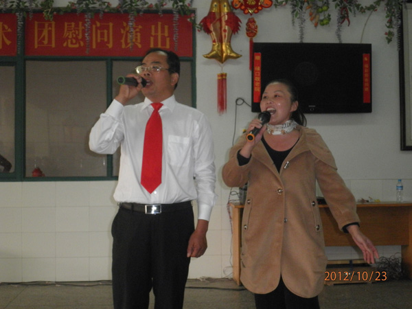 20121023九九重阳节，浓浓敬老情——禄口街道老年大学“夕阳红”艺术团赴敬老院慰问演出08.jpg