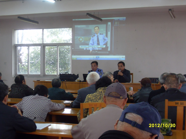 20121030铜山集镇老年学校举办家庭消防专题讲座01.jpg