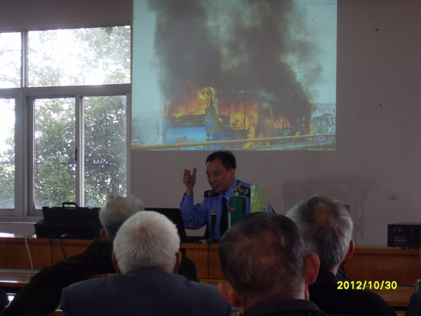 20121030铜山集镇老年学校举办家庭消防专题讲座02.jpg