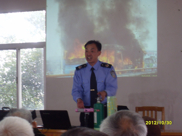 20121030铜山集镇老年学校举办家庭消防专题讲座03.jpg