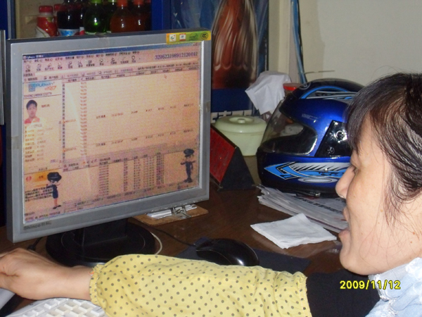 20091112老年学校网吧义务监督员在行动04.jpg
