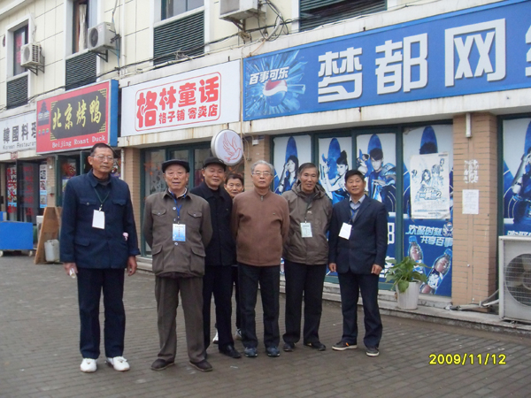 20091112老年学校网吧义务监督员在行动08.jpg