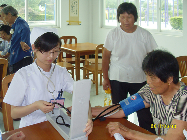 20110610彭福社区老年学校举办中医食疗讲座暨义诊活动05.jpg