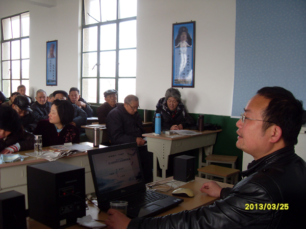 20130325禄口集镇老年学校举办“两会”精神报告会02.jpg
