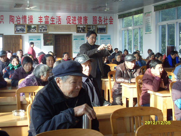 20121205彭福社区老年学校举办家庭隔代教育专题讲座01.jpg