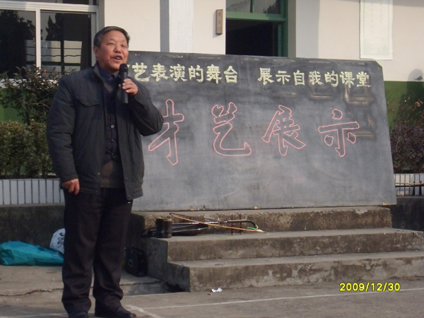 20091230绝活献元旦，歌舞迎新年——铜山集镇老年学校才艺展示活动集锦02.jpg