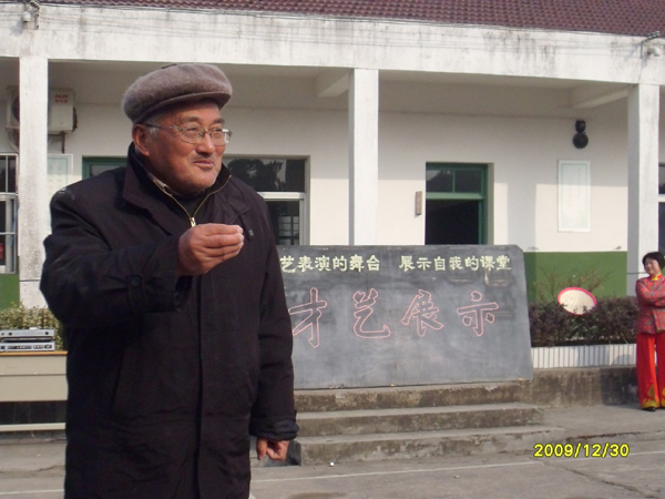 20091230绝活献元旦，歌舞迎新年——铜山集镇老年学校才艺展示活动集锦09.jpg