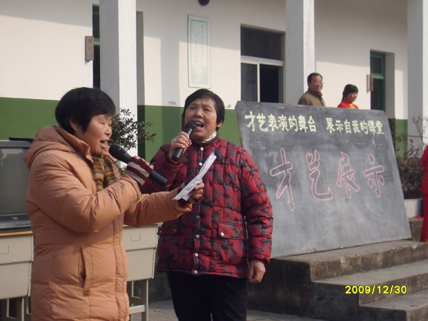 20091230绝活献元旦，歌舞迎新年——铜山集镇老年学校才艺展示活动集锦13.jpg