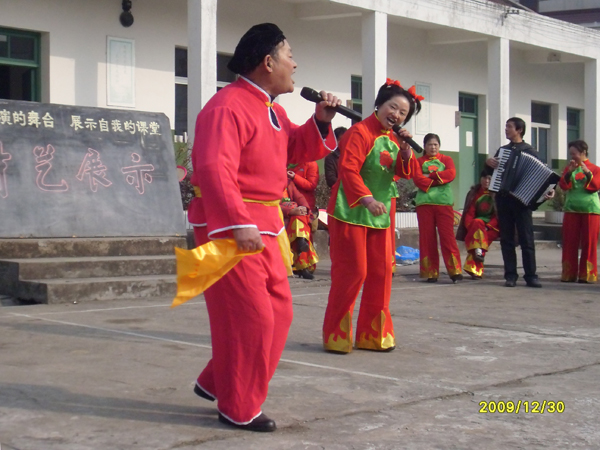 20091230绝活献元旦，歌舞迎新年——铜山集镇老年学校才艺展示活动集锦15.jpg