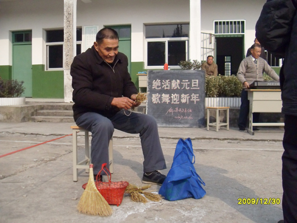 20091230绝活献元旦，歌舞迎新年——铜山集镇老年学校才艺展示活动集锦16.jpg