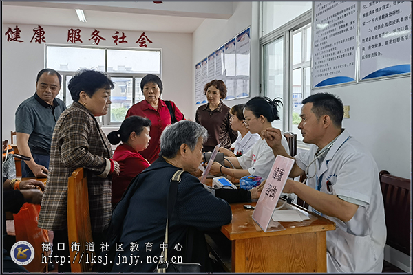 20240530铜山老年大学健康大课堂举办健康讲座暨义诊活动04.jpg