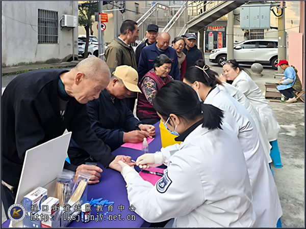 20251029:禄口街道机场:“义诊+磨刀”双服务,社区把便利送到老人心坎上02.png 20251029:禄口街道机场:“义诊+磨刀”双服务,社区把便利送到老人心坎上02.png