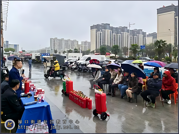 20251110:“消防课堂”进商圈,筑牢“安全防火墙”02.png 20251110:“消防课堂”进商圈,筑牢“安全防火墙”02.png